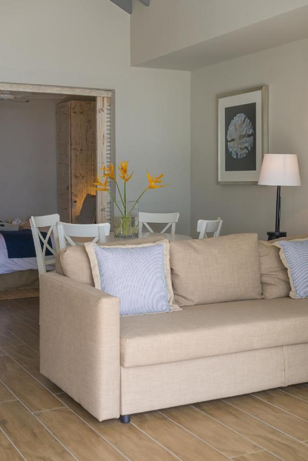 Le Nautique Beachfront Apartments 앙스 로얄 외부 사진