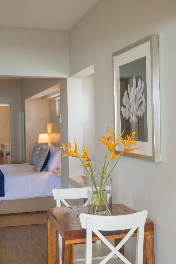 Le Nautique Beachfront Apartments 앙스 로얄 외부 사진