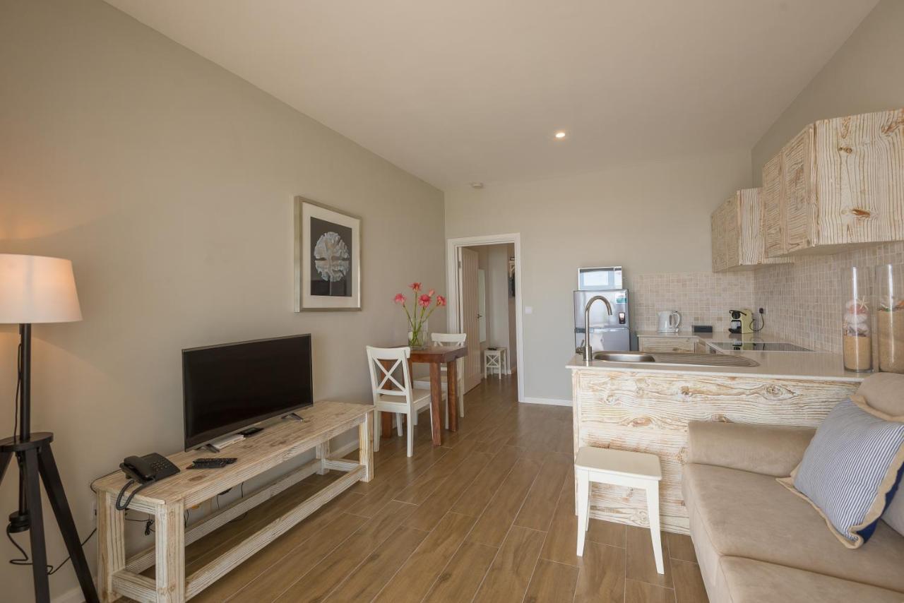 Le Nautique Beachfront Apartments 앙스 로얄 외부 사진