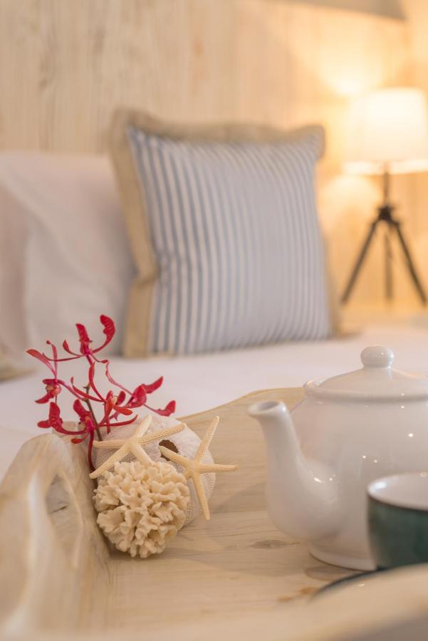 Le Nautique Beachfront Apartments 앙스 로얄 외부 사진