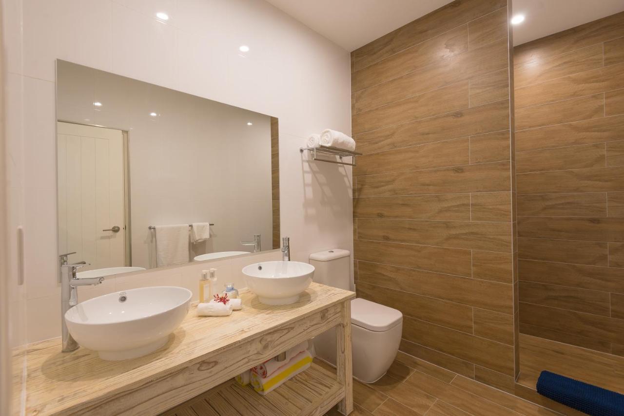 Le Nautique Beachfront Apartments 앙스 로얄 외부 사진