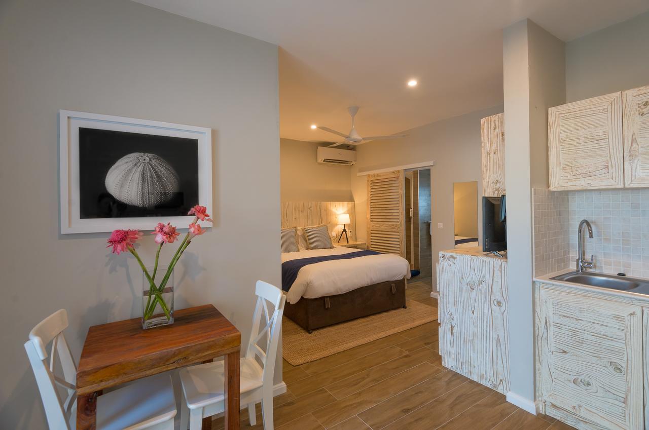 Le Nautique Beachfront Apartments 앙스 로얄 외부 사진