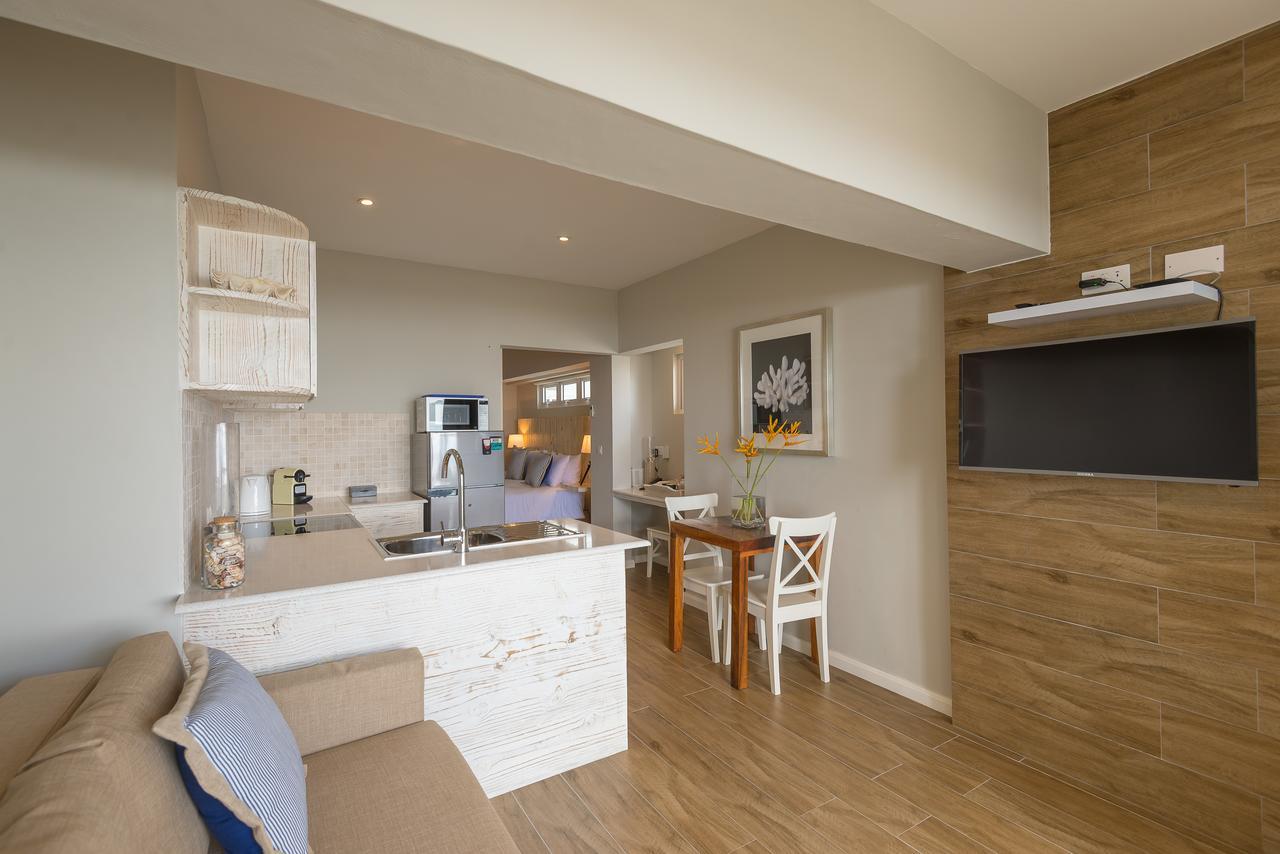 Le Nautique Beachfront Apartments 앙스 로얄 외부 사진
